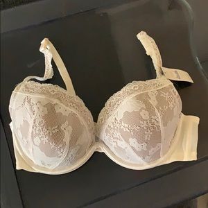 Lace plunge bra